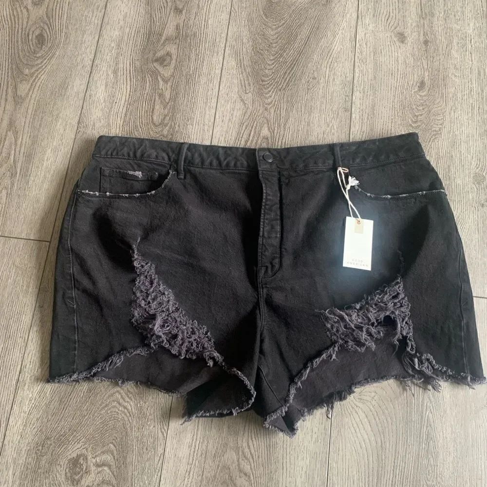 Good America bombshell shorts super flattering and curve enhancer
